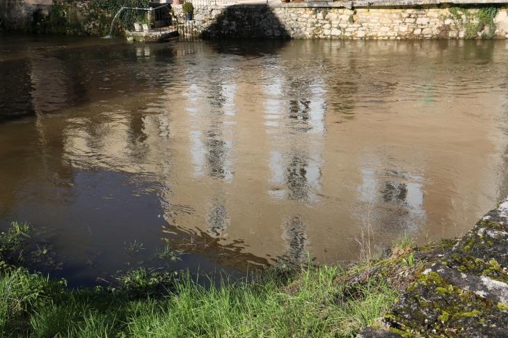 Reflets dans le Bandiat.. - Javerlhac-et-la-Chapelle-Saint-Robert