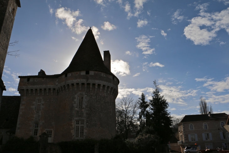 Le château. - Javerlhac-et-la-Chapelle-Saint-Robert