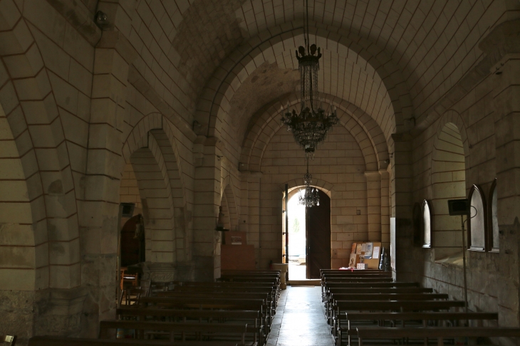 La nef vers le portail. Eglise Saint etienne. - Javerlhac-et-la-Chapelle-Saint-Robert