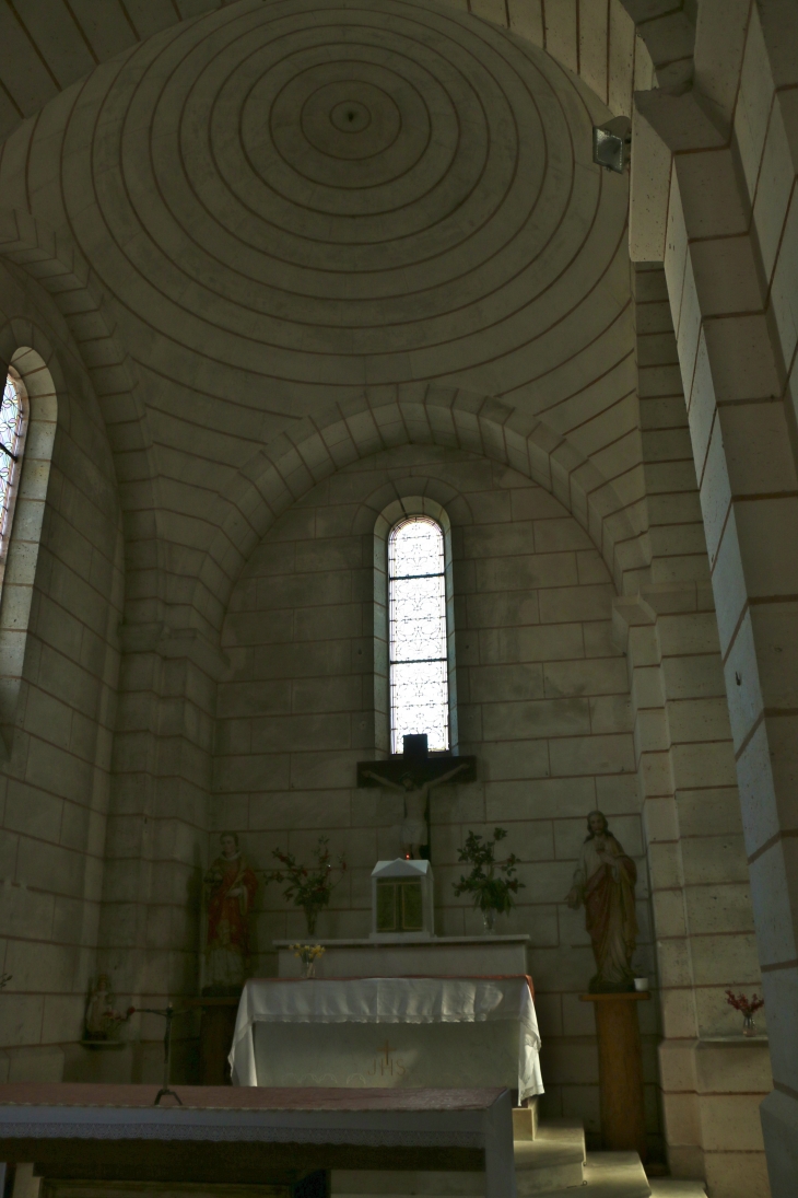 Eglise Saint etienne : le choeur, voute en cul de four. - Javerlhac-et-la-Chapelle-Saint-Robert