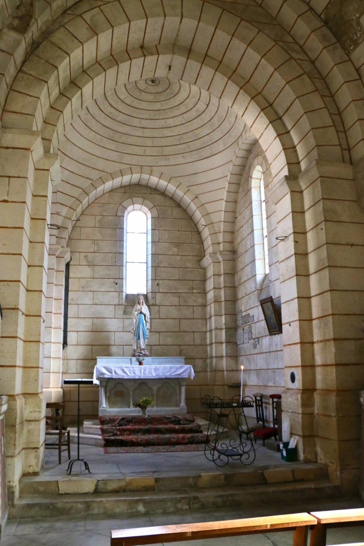 Chapelle du collateral droit, église Saint Etienne. - Javerlhac-et-la-Chapelle-Saint-Robert