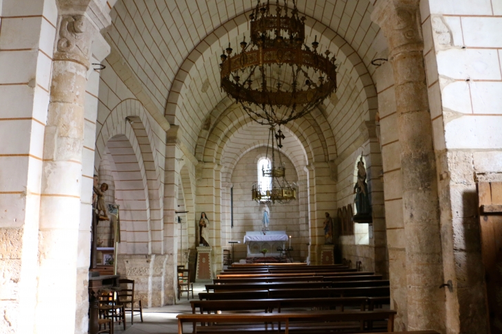 Eglise Saint Etienne : collatéral droit. - Javerlhac-et-la-Chapelle-Saint-Robert