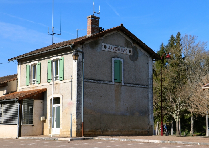 L'ancienne gare de chemin de fer. - Javerlhac-et-la-Chapelle-Saint-Robert