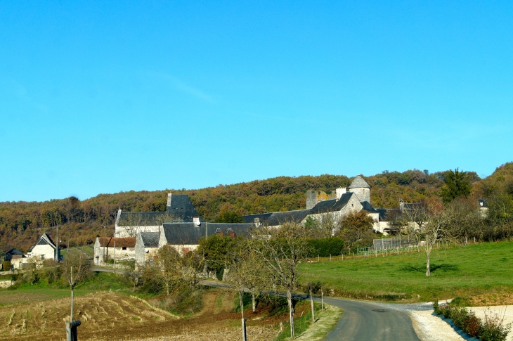 Vue sur le village. - Jayac