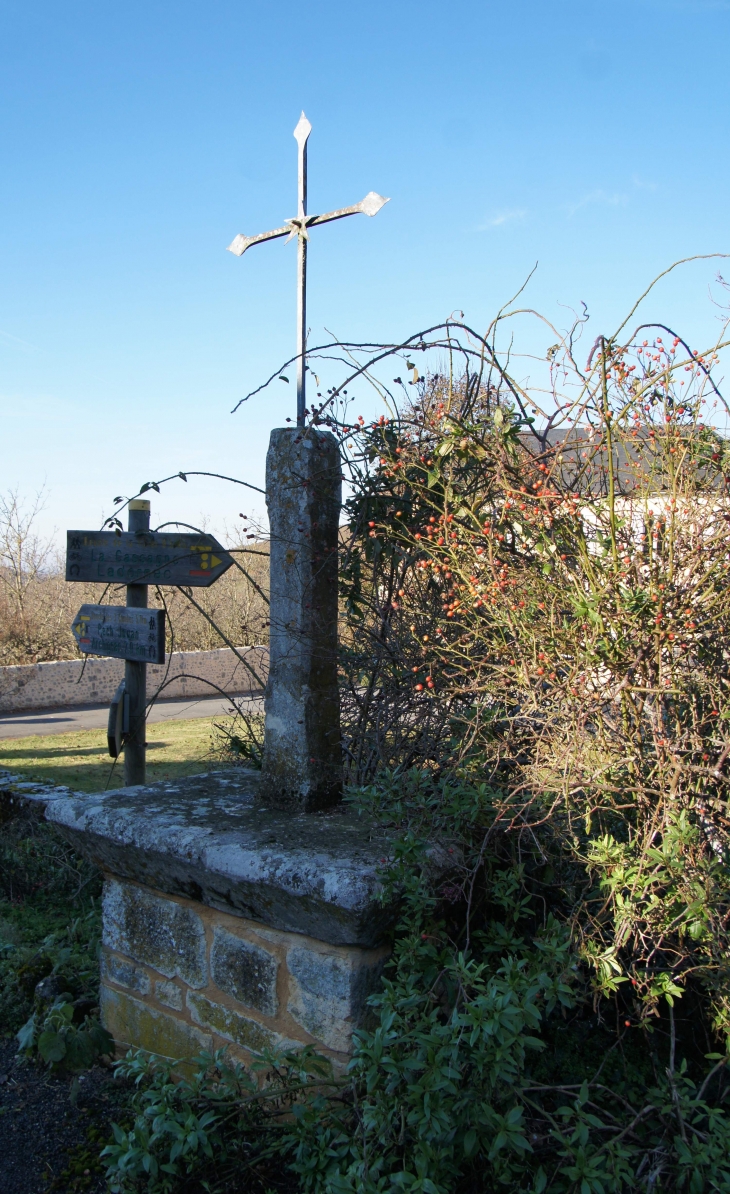 Croix de chemin. - Jayac