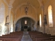 Eglise Saint julien : la nef moderne (XIXe siècle) et le choeur roman (XIIe siècle)..