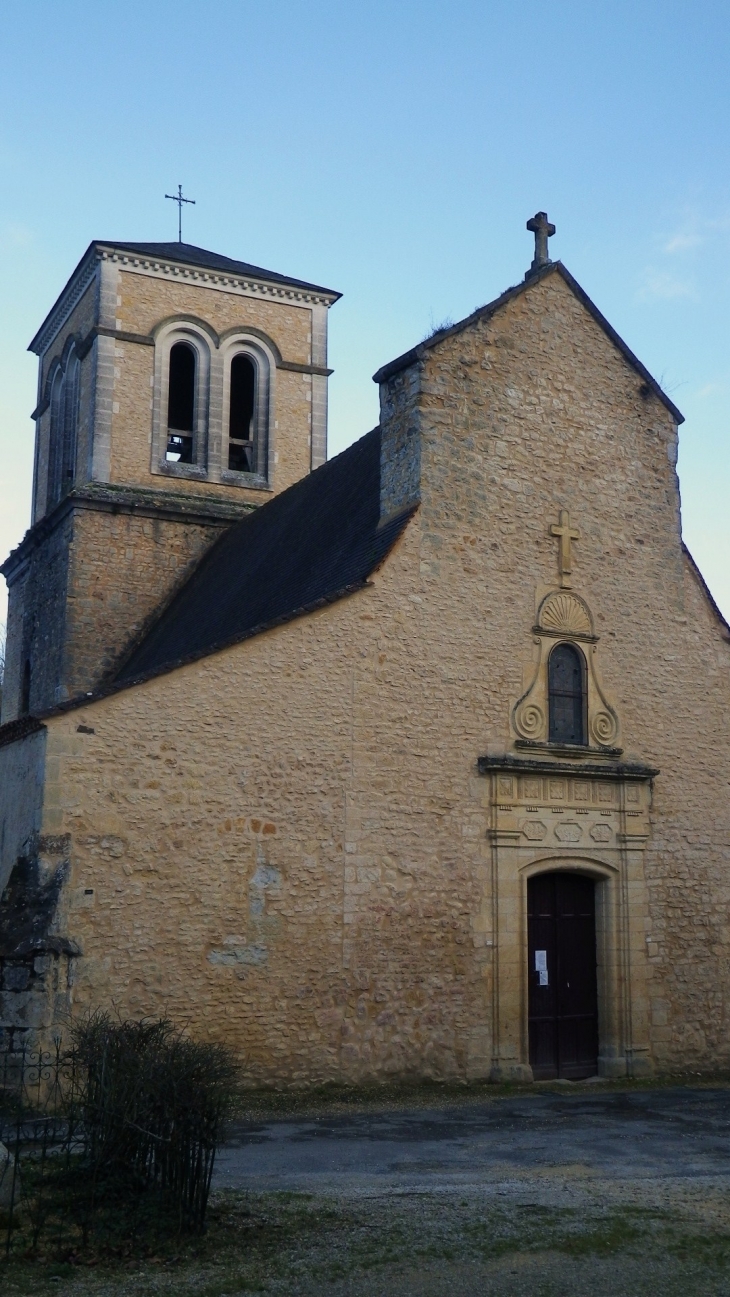 L'église de souche romane et son clocher-tour carré. - Journiac