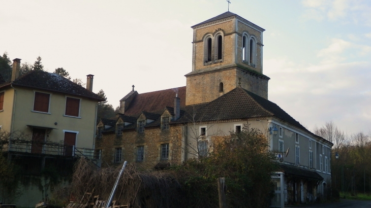 Vue d'une partie du village et de l'église. - Journiac