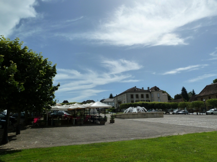 Place du Château - Jumilhac-le-Grand