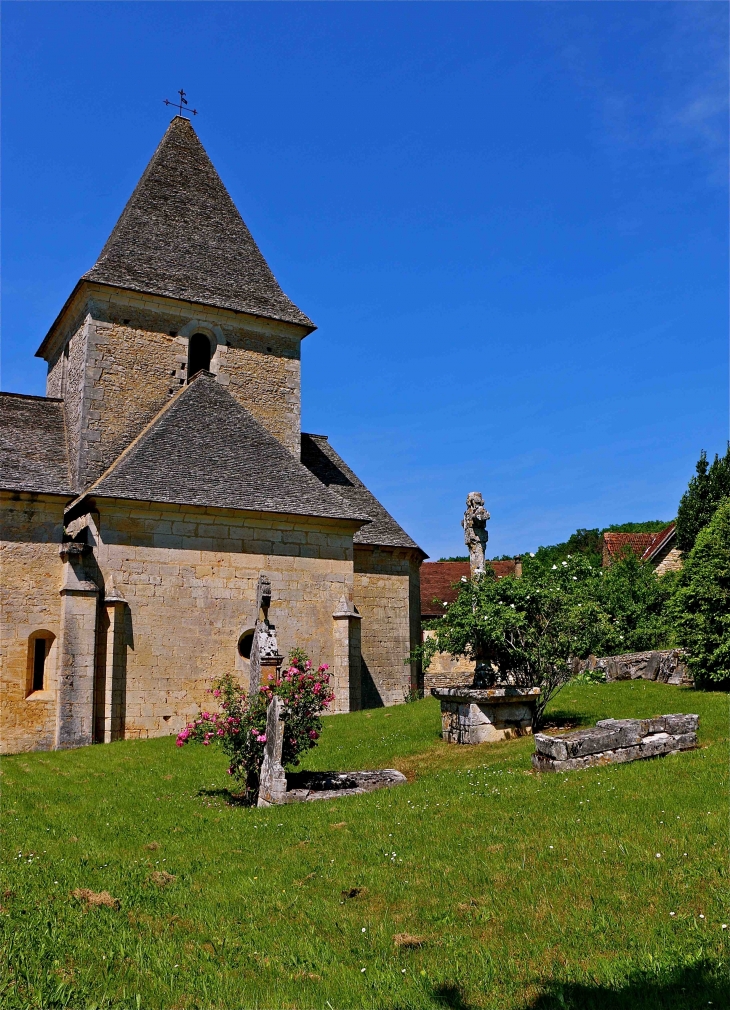 Le cimetière de l'Eglise Saint Barthélemy - La Cassagne