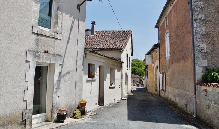 Le Village - La Chapelle-Gonaguet