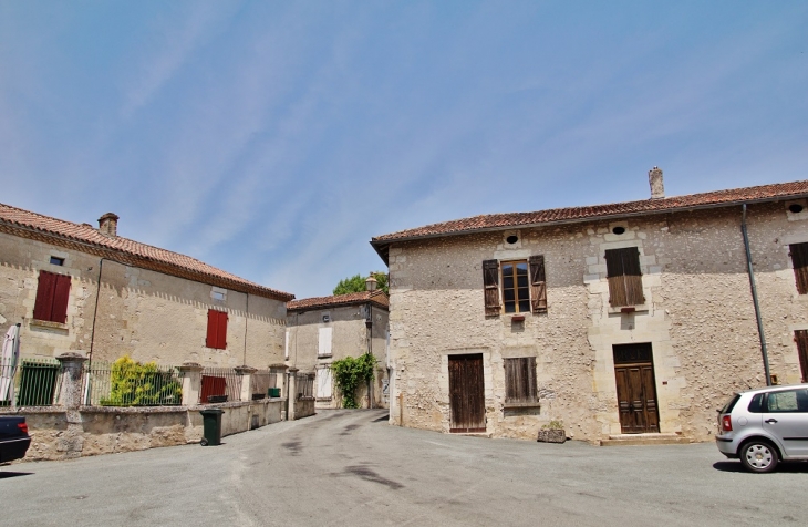 Le Village - La Chapelle-Gonaguet