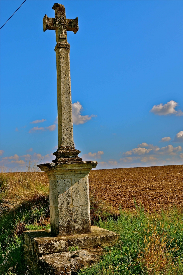 La croix de chemin - La Chapelle-Montabourlet