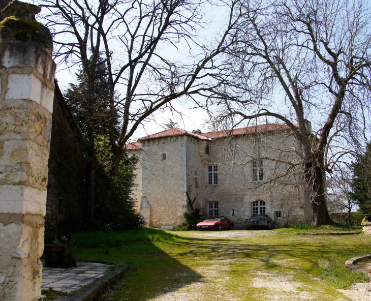 Le Manoir Lamberterie, prieuré construit au XIe siècle. - La Chapelle-Montmoreau