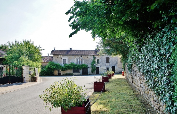 Le Village - La Chapelle-Montmoreau