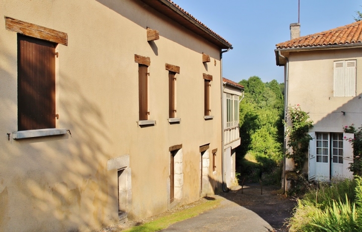 Le Village - La Chapelle-Montmoreau