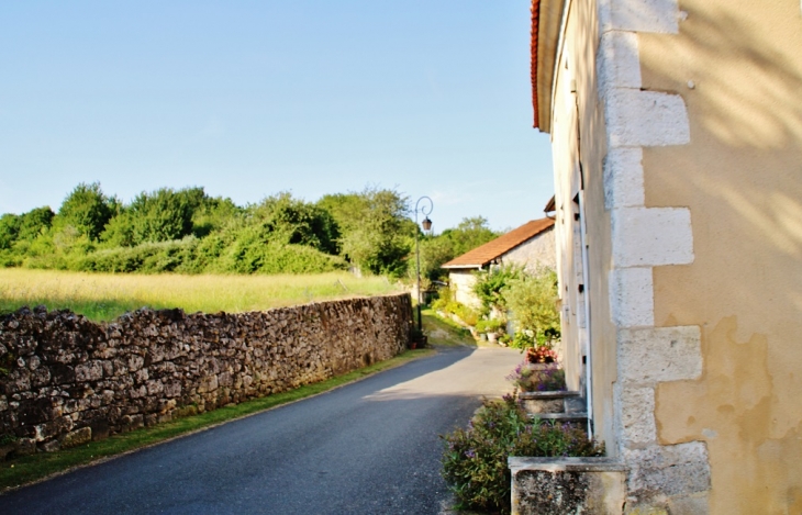 Le Village - La Chapelle-Montmoreau