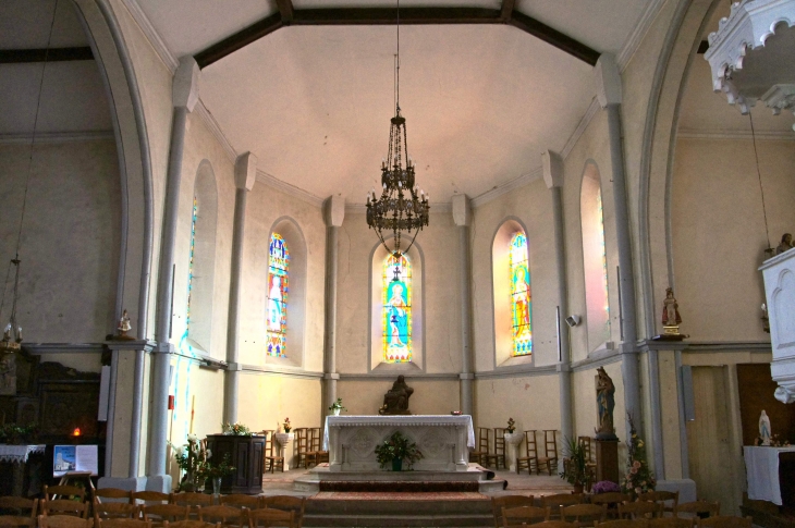 Le choeur de l'église Saint Joseph. - La Coquille