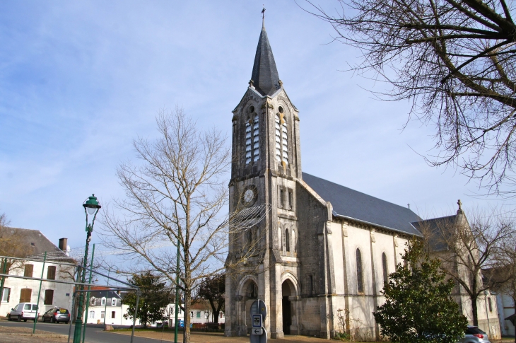 L'église actuelle Saint-Joseph date de 1873. - La Coquille