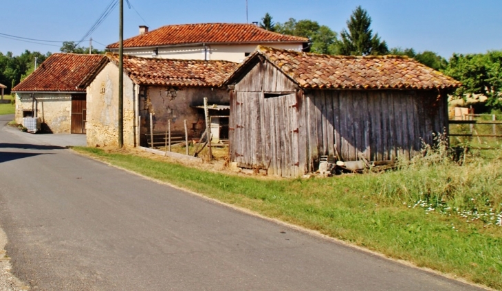 Le Village - La Gonterie-Boulouneix