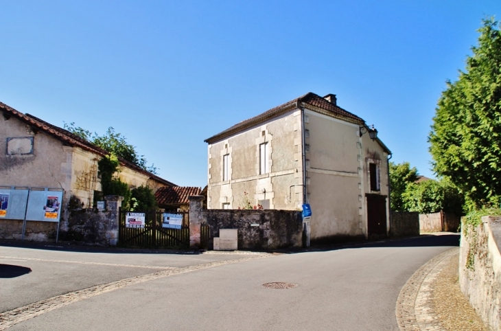 Le Village - La Gonterie-Boulouneix