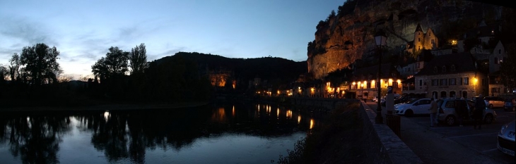 La Roque et son château de nuit - La Roque-Gageac