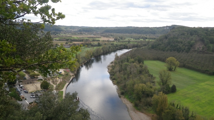 La Dordogne au pied du village. - La Roque-Gageac