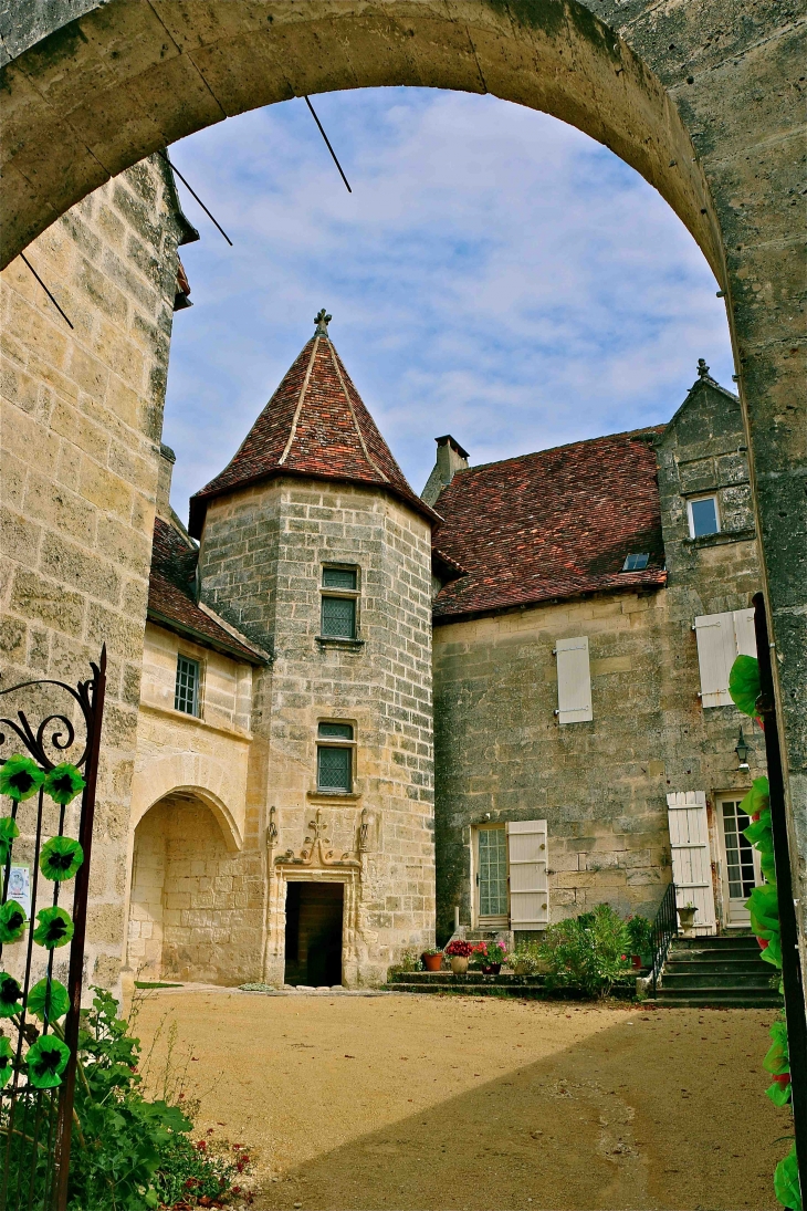 Le manoir de Nanchapt : la tour de l'escalier - La Tour-Blanche