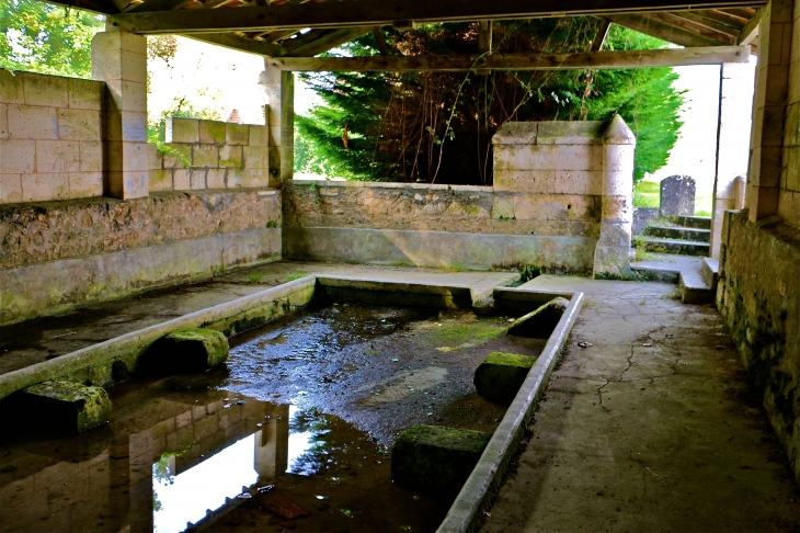 Le lavoir - La Tour-Blanche