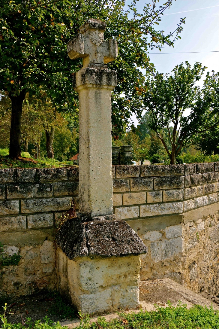 La croix grecque - La Tour-Blanche