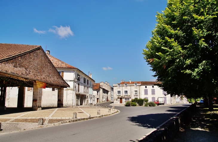 Le Village - La Tour-Blanche