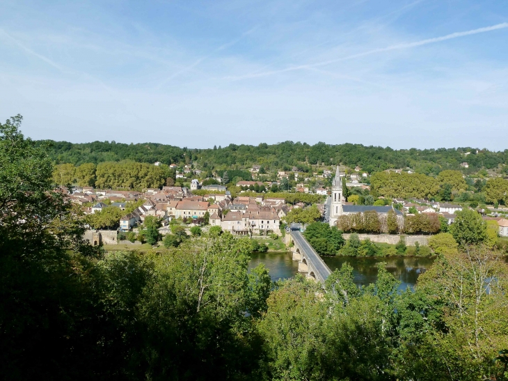 Vue sur la bastide de Lalinde.