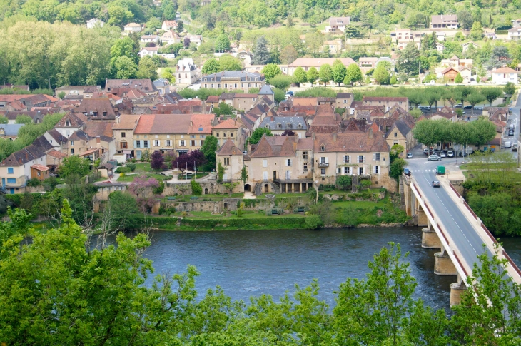 Vue sur le village. - Lalinde