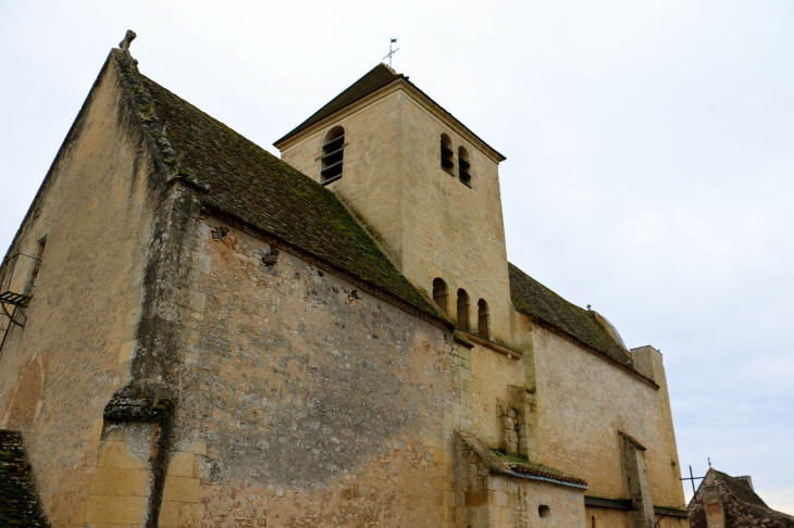 Façade nord de l'église Sainte Colombe. - Lalinde