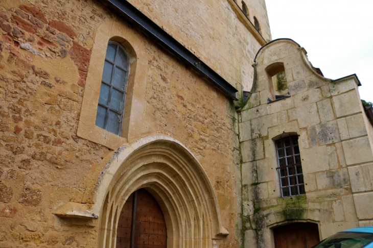 Detail-facade-sud-de-l-eglise-sainte-colombe; Et Portail sud. - Lalinde