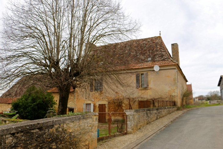 Maison du village de Sainte Colombe. - Lalinde