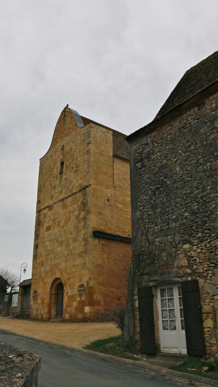 Rue du village de Sainte Colombe. - Lalinde