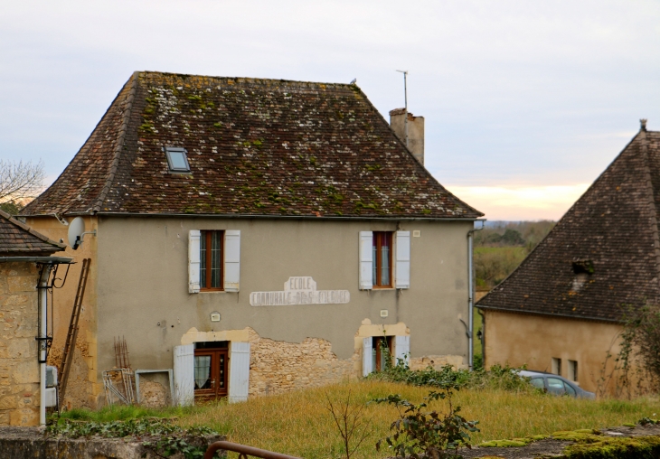 Sainte Colombe - l'ancienne école communale. - Lalinde