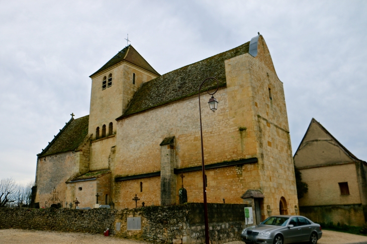 L'église de Sainte Colombe date du XIIe siècle. - Lalinde