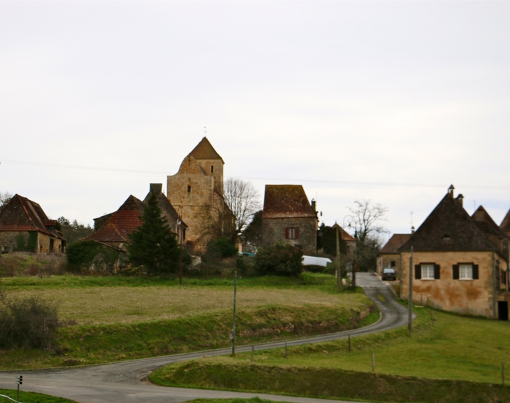 Vue-sur-le-village de Sainte Colombe. - Lalinde