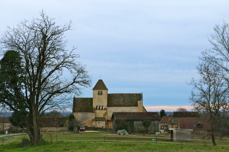 Vue sur le village de Sainte Colombe. - Lalinde