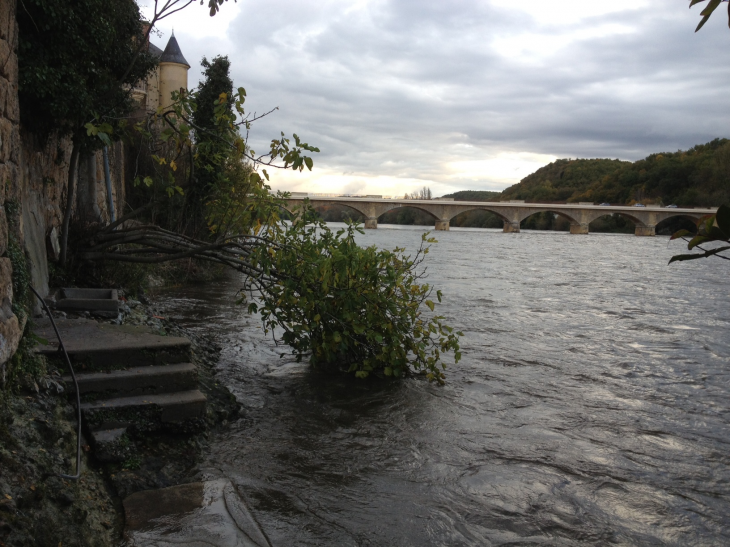 Au bord de la Dordogne. - Lalinde