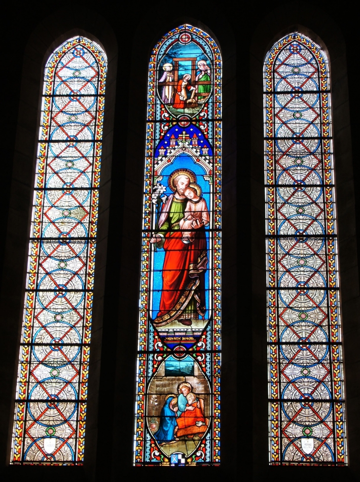 Vitraux de l'église Saint Pierre ès Liens. - Lanouaille