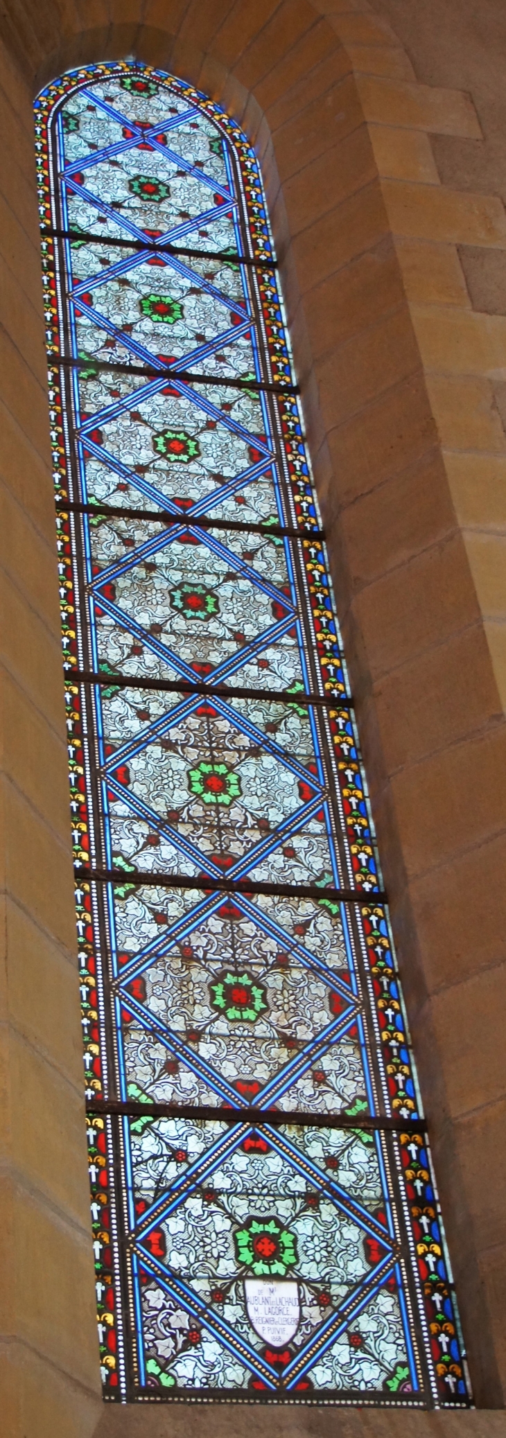 Vitrail de l'église Saint Pierre ès Liens. - Lanouaille