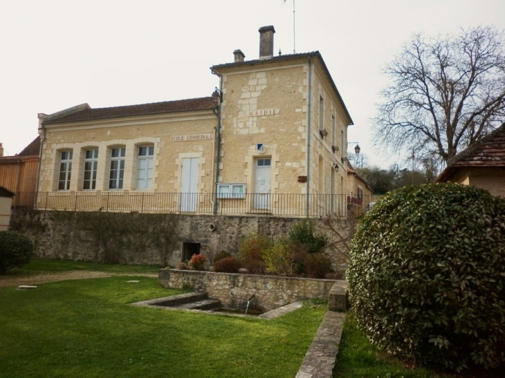 La mairie et l'école communale (1912). - Laveyssière