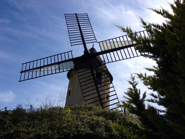 Le Bournat: le moulin à vent. - Le Bugue