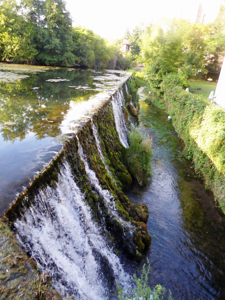 Cascade du ruisseau dans la ville - Le Bugue
