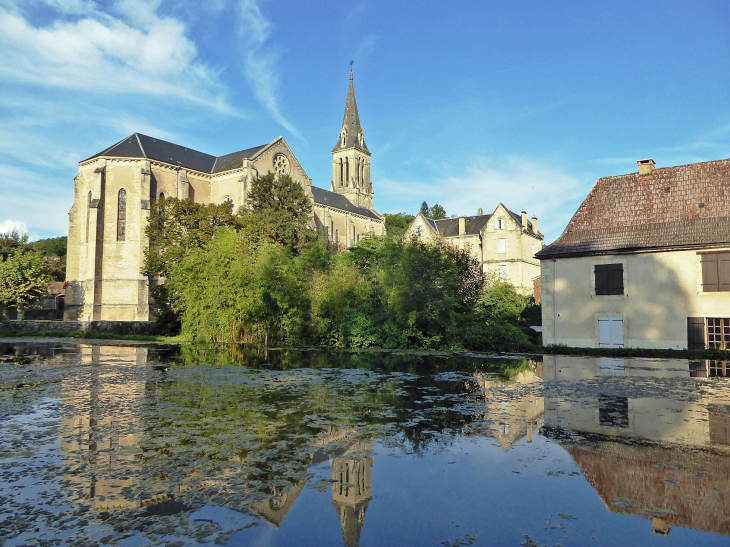 Derrière l'église - Le Bugue