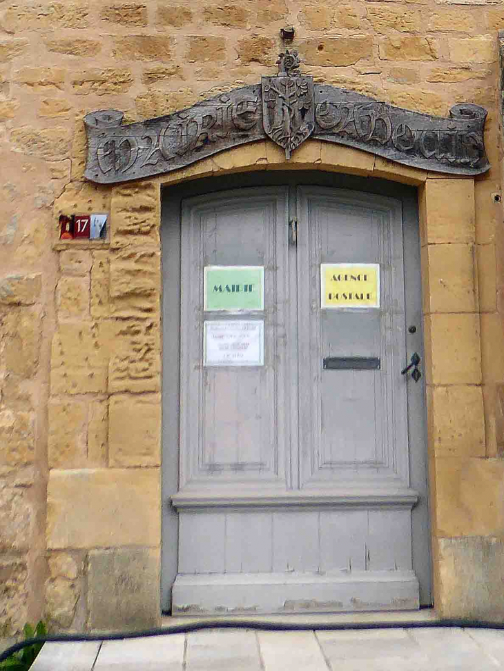 La porte de la mairie - Le Buisson-de-Cadouin