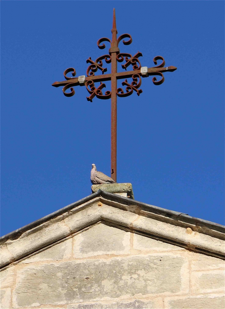 Sur le fronton de l'église Saint Jean Baptiste - Le Change